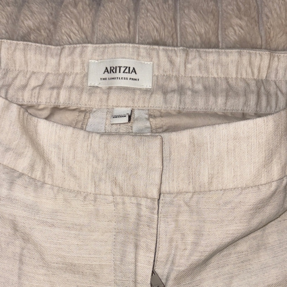EUC Aritzia Cream Pants size 6